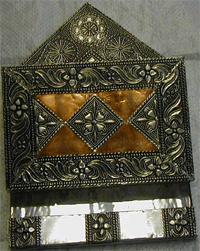 [ LETTER BOX WITH KEY STAND ]